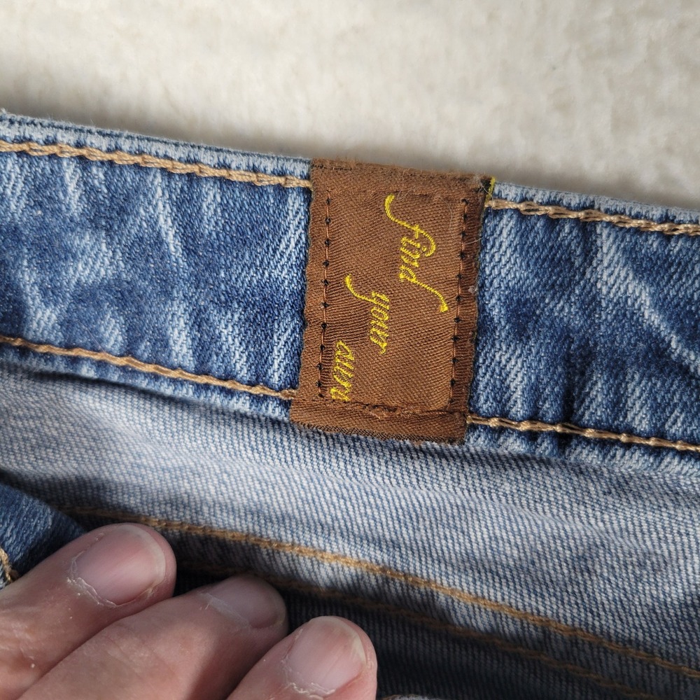Wrangler Aura Straight Leg Jeans Womens 31 Blue Regular Rise Medium Wash Denim - Picture 7 of 15
